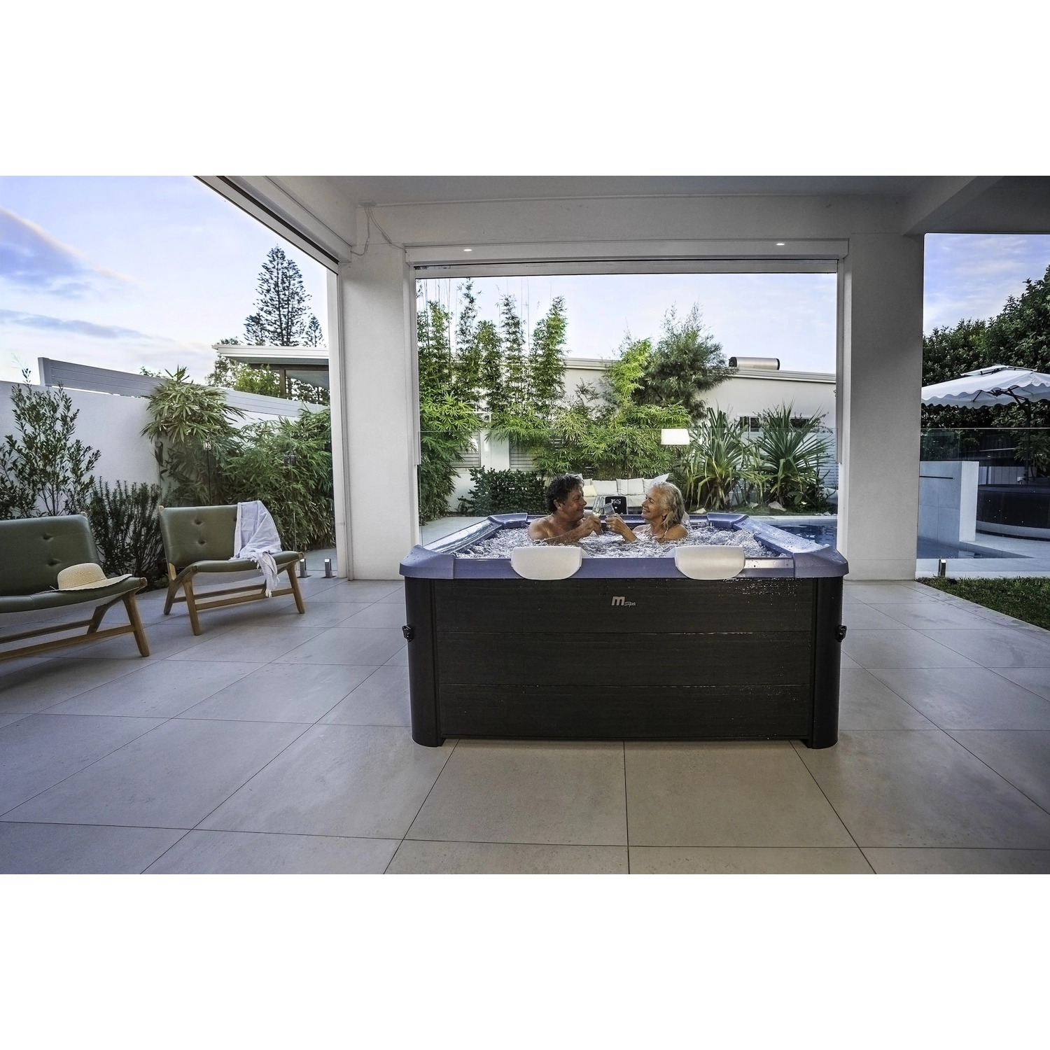 MSPA - Spa Square 160cm x 160cm SAPPHIRE 6 zits